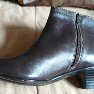 New Women`s Softspots Sherry Ankle Boots US 8